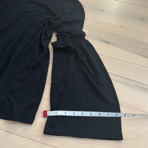 Gap Bell Sleeve Black Top Boho Size Small Soft Spun - Picture 5 of 11